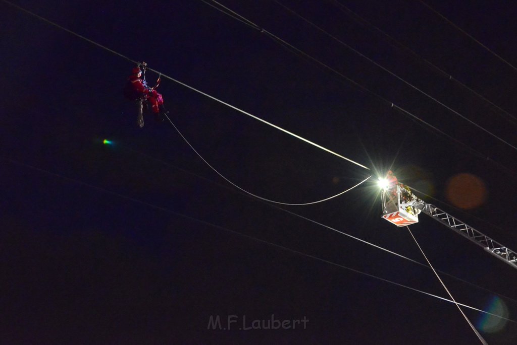 Einsatz BF Hoehenretter Koelner Seilbahn Hoehe Zoobruecke P2339.JPG